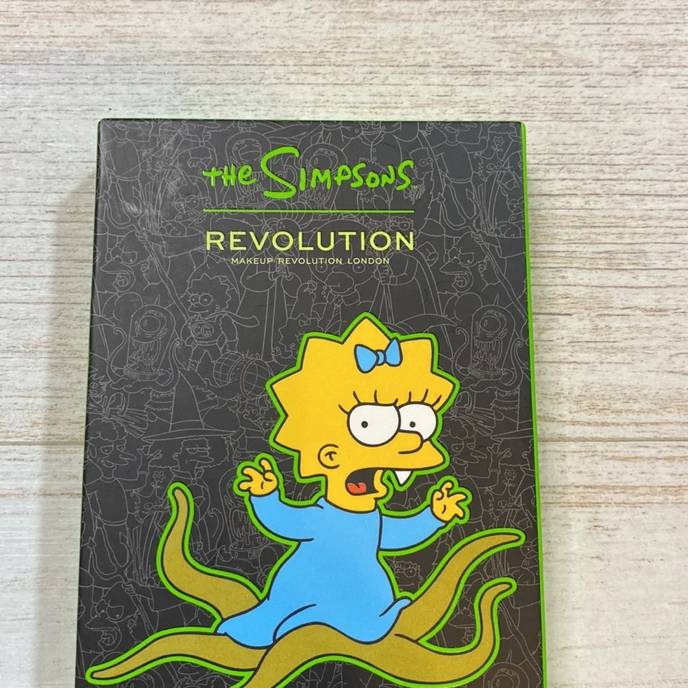 Revolution The Simpson Treehouse Of Horror Alien Maggie Eyeshadow Palette